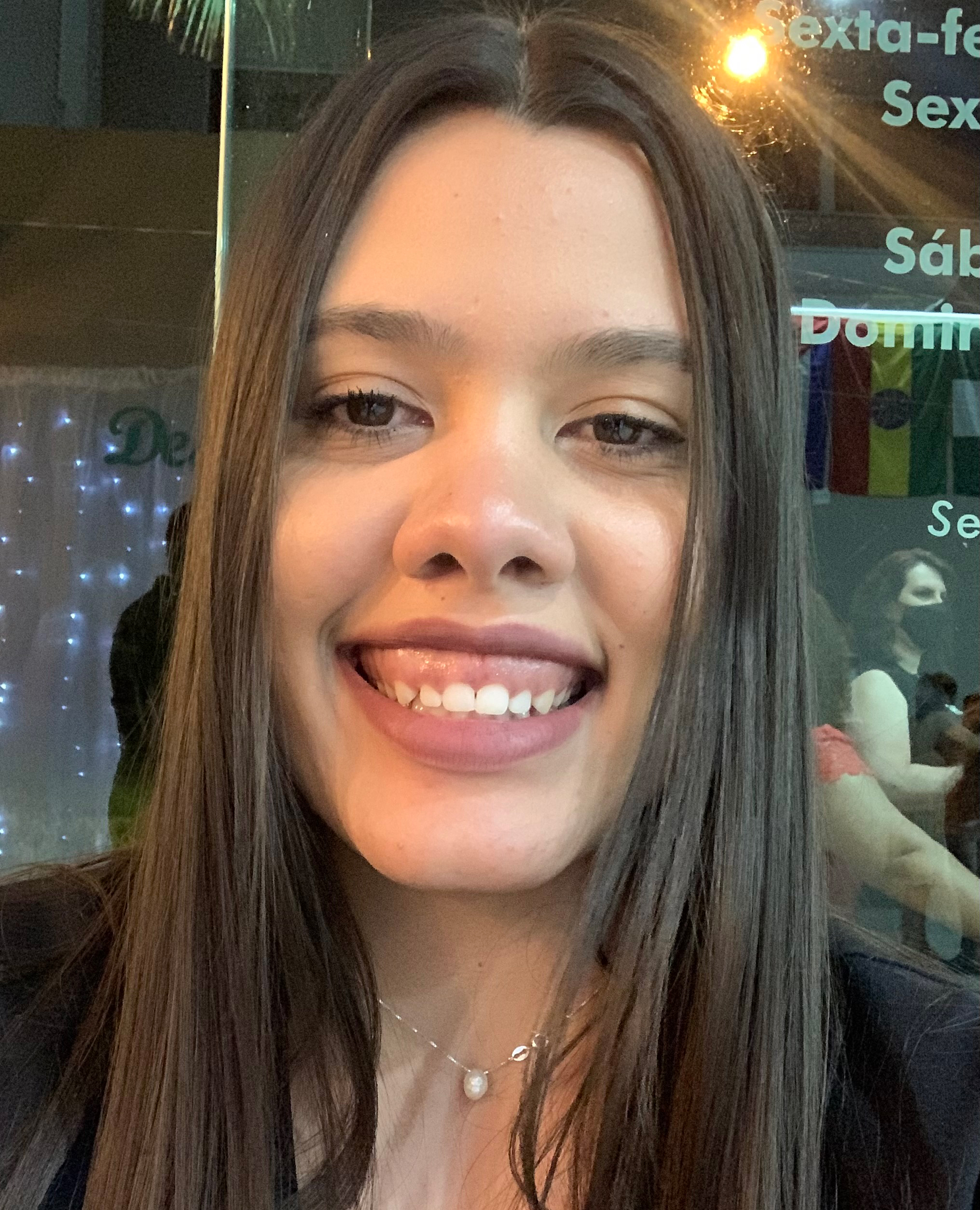 Tamiris Almeida 
